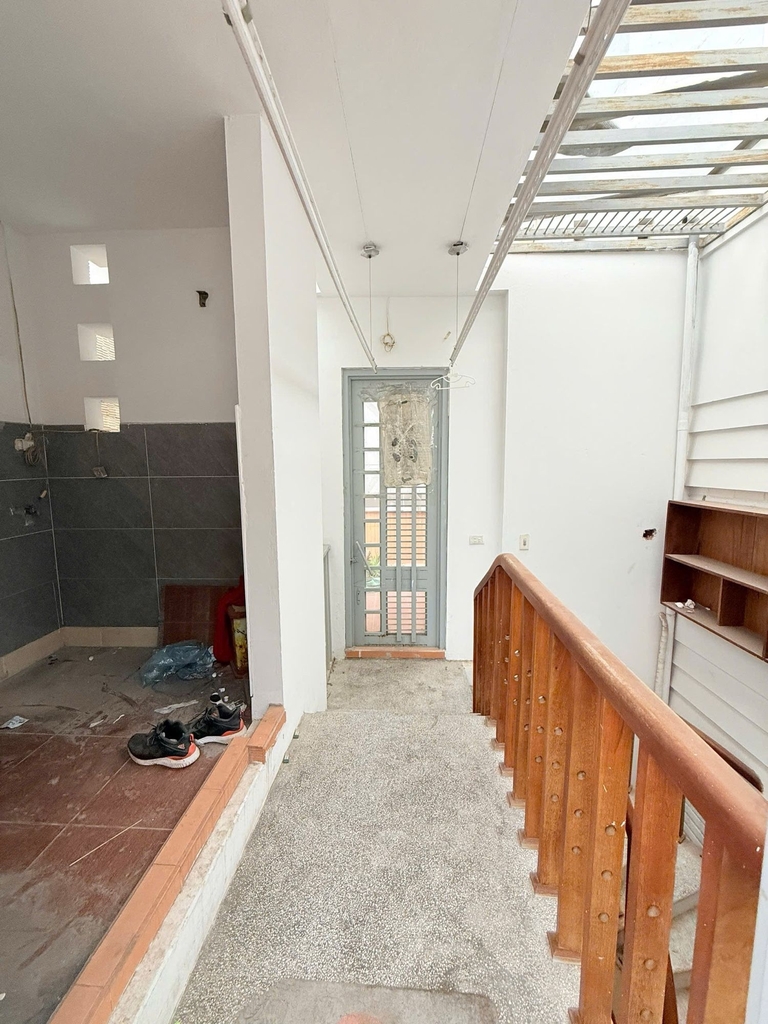 BÁN NHÀ PHỐ BẰNG B – Ô TÔ ĐỖ CỔNG – NHÀ DÂN XÂY CHẮC CHẮN – TIỆN ÍCH NGẬP TRÀ