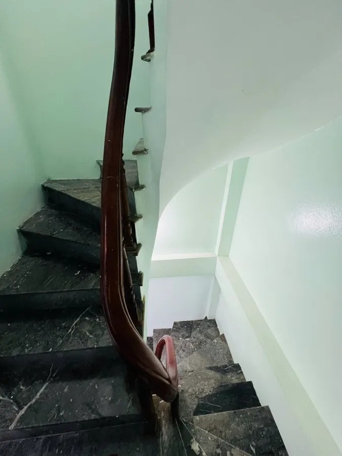 Bán Gấp Nhà 6 Tầng Pháo Đài Láng 18m², Ngõ Thông Nguyễn Chí Thanh – Full Nội Thất