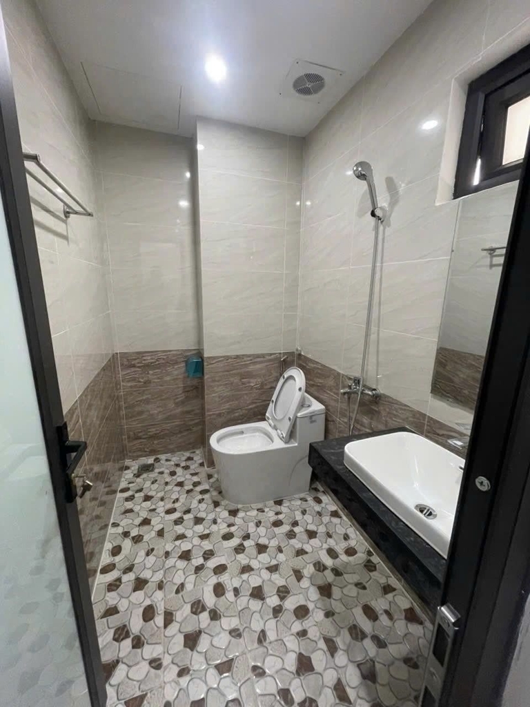 BÁN NHÀ MỚI TINH – Ở NGAY – LÔ GÓC THOÁNG – THANG MÁY HIỆN ĐẠI – Ô TÔ ĐỖ CỬA VÀO NHÀ