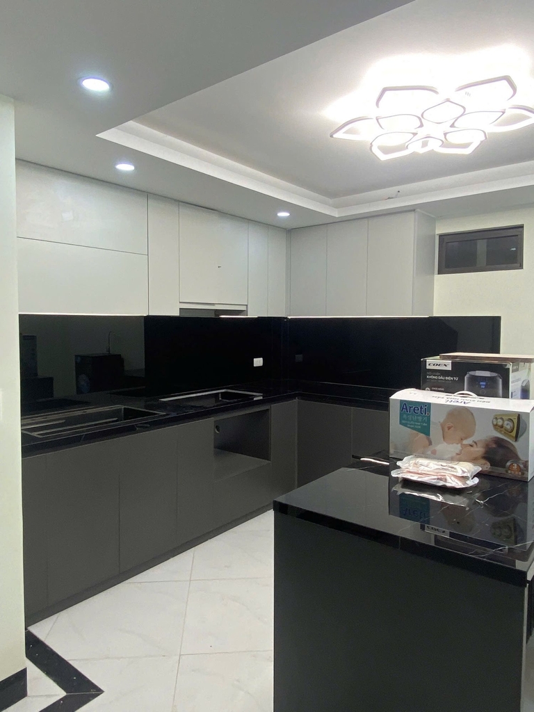 BÁN NHÀ MỚI FULL NỘI THẤT – OTO 7 CHỖ ĐỖ CỬA- MỌI NGẢ VÀO NHÀ ĐỀU ĐƯỜNG OTO