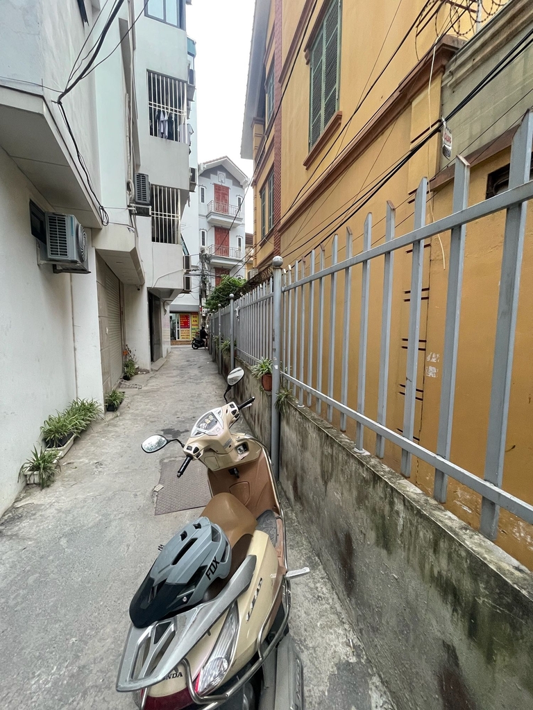 BÁN ĐẤT TẶNG NHÀ - HAI MẶT NGÕ TRƯỚC SAU – TÁCH THỬA NGON LÀNH - XÂY NHÀ TRỌ KINH DOANH CHO THUÊ