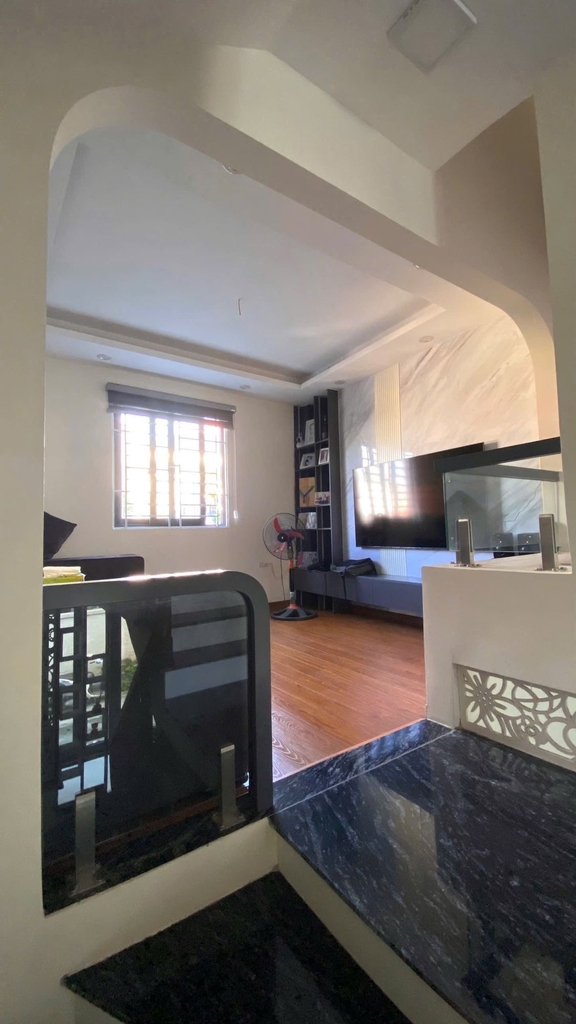 BÁN NHÀ MỚI FULL NỘI THẤT – OTO 7 CHỖ ĐỖ CỬA- MỌI NGẢ VÀO NHÀ ĐỀU ĐƯỜNG OTO