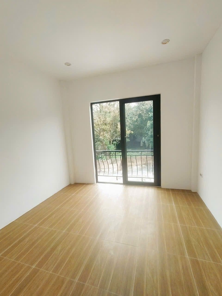 NHÀ PHỐ MỚI 3 TẦNG - NGÃ TƯ CHỢ PHƯỢNG NGHĨA - Ô TÔ ĐỖ CÁCH PHỐ 10M - 3.5 TỶ