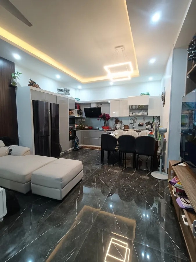 Bán Nhà Phố Trung Liệt, Đống Đa - Sau 1 Nhà Ra Mặt Phố, Ô Chờ Thang Máy