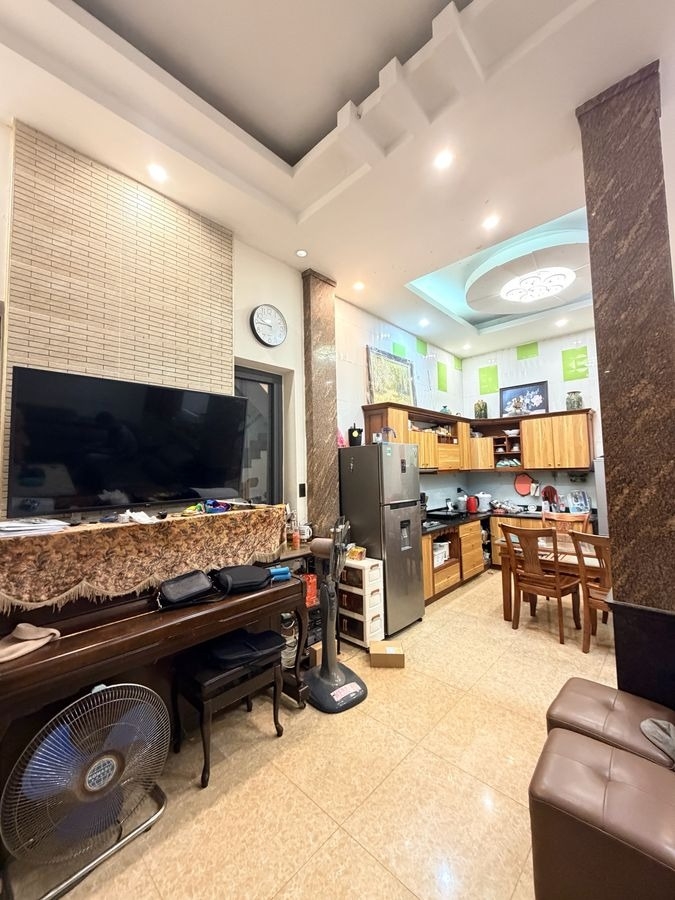 Bán Nhà Lô Góc Ngọc Khánh, Phường Ngọc Khánh, Ba Đình - 20m Ra Phố, Có Sân Để Xe Riêng