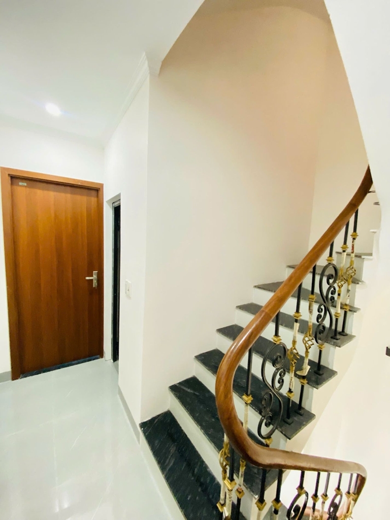 NHÀ PHỐ MỚI 4 TẦNG - 4 NGỦ - Ô TÔ ĐỖ CỬA - PHƯỜNG CHƯƠNG MỸ - CÁCH LÊ VĂN LƯƠNG 100M - GIÁ 4.65 TỶ