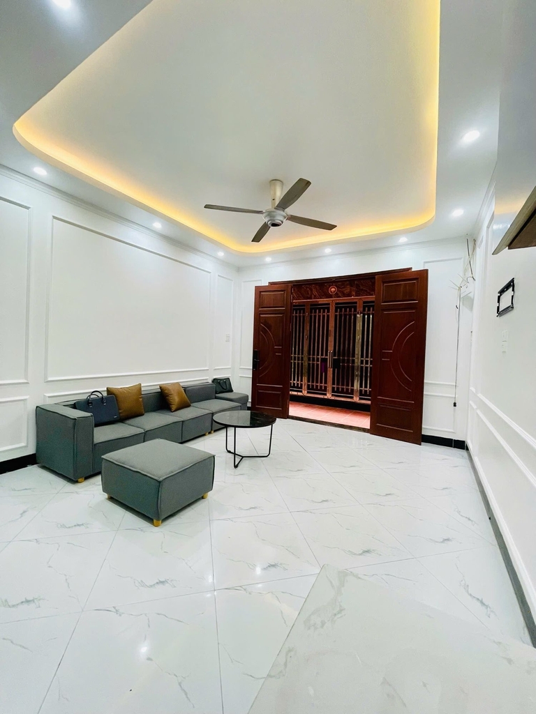 BÁN NHÀ MỚI FULL NỘI THẤT – CÁCH Ô TÔ 15M – GIÁP VÀNH ĐAI 3.5