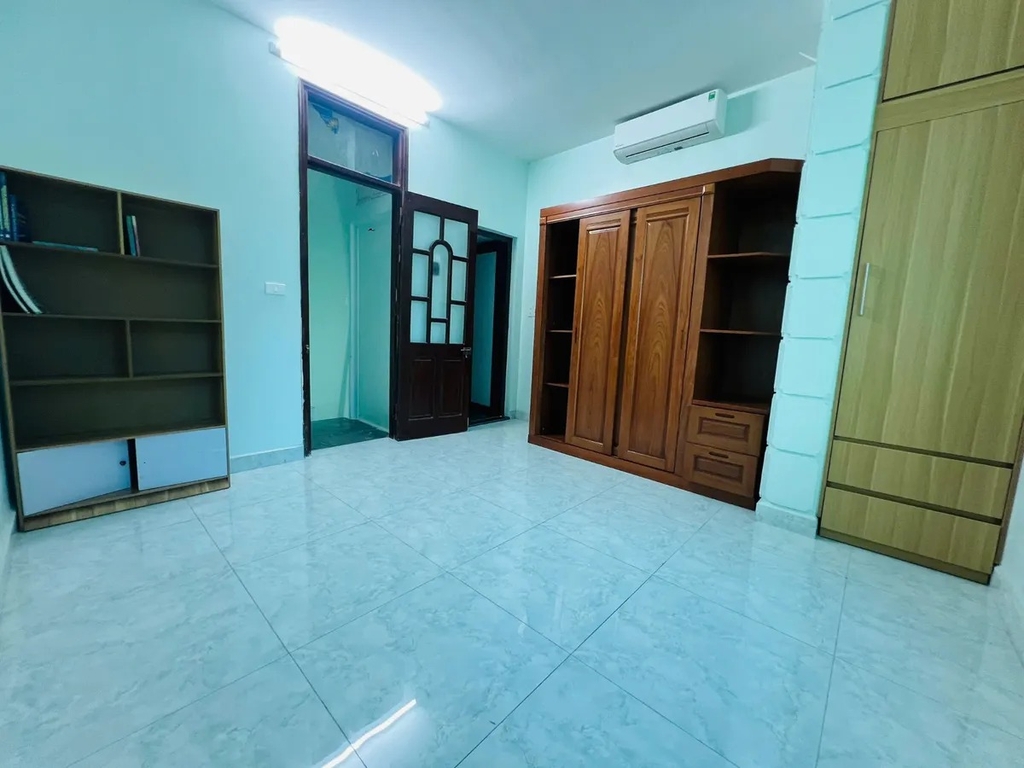 Bán Gấp Nhà 6 Tầng Pháo Đài Láng 18m², Ngõ Thông Nguyễn Chí Thanh – Full Nội Thất