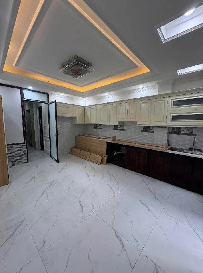 BÁN  NHÀ GẦN NHƯ MỚI - 40/45m - MT 4.1m - 7 TẦNG THANG MÁY - NỞ HẬU - NHÀ LÔ GÓC - OTO VÀO NHÀ - Ở VÀ KINH DOANH.