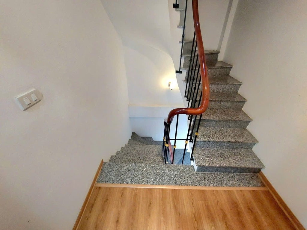 BÁN NHÀ ĐẸP Ở NGAY ĐÓN TẾT - THOÁNG SÁNG - GẦN ĐƯỜNG Ô TÔ - QUI HOẠCH GẦN CÔNG VIÊN - TIỀM NĂNG TĂNG GIÁ MẠNH