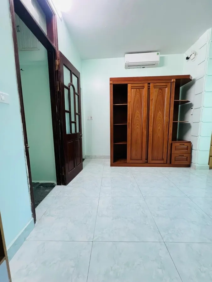 Bán Gấp Nhà 6 Tầng Pháo Đài Láng 18m², Ngõ Thông Nguyễn Chí Thanh – Full Nội Thất