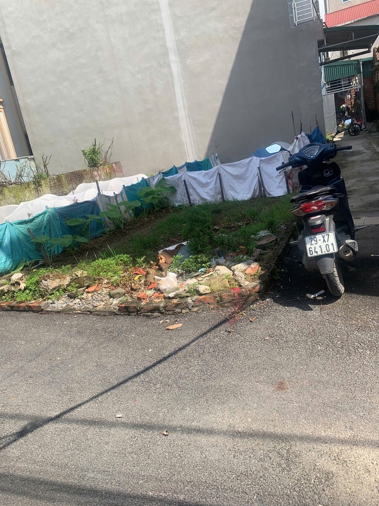 ĐẤT LÔ GÓC HAI MẶT TIỀN 43M² - THÔN ĐÔNG SƠN, THỊ TRẤN CHÚC SƠN - NGÕ THÔNG Ô TÔ VÀO NHÀ - GIÁ 3.6 TỶ