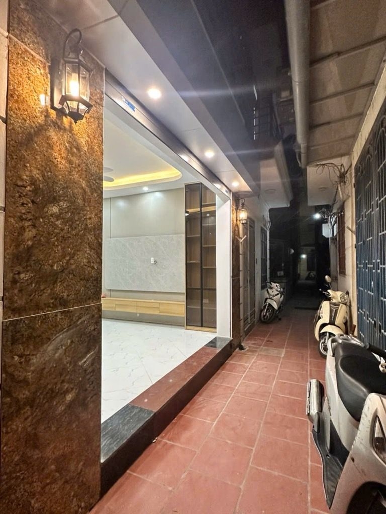 BÁN NHÀ MỚI PHẠM VĂN ĐỒNG - 5 TẦNG THANG MÁY - 7 PHÒNG NGỦ - CỰC GẦN Ô TÔ - FULL NỘI THẤT