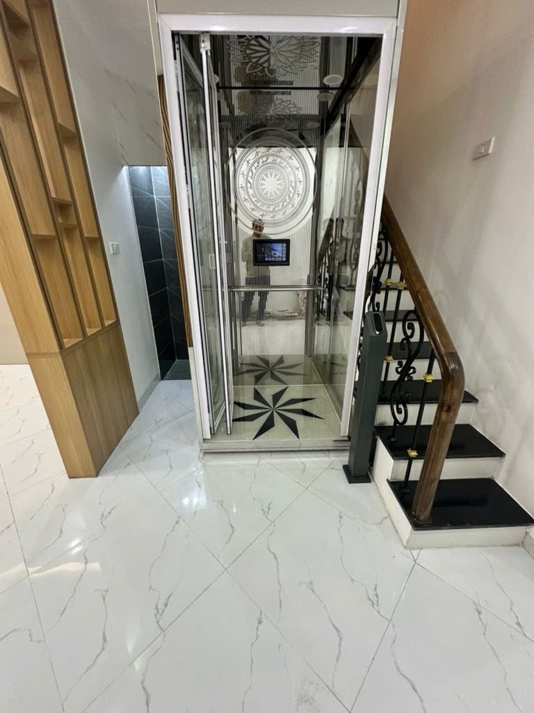 BÁN NHÀ MỚI PHẠM VĂN ĐỒNG - 5 TẦNG THANG MÁY - 7 PHÒNG NGỦ - CỰC GẦN Ô TÔ - FULL NỘI THẤT