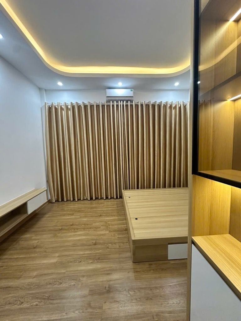 BÁN NHÀ MỚI PHẠM VĂN ĐỒNG - 5 TẦNG THANG MÁY - 7 PHÒNG NGỦ - CỰC GẦN Ô TÔ - FULL NỘI THẤT