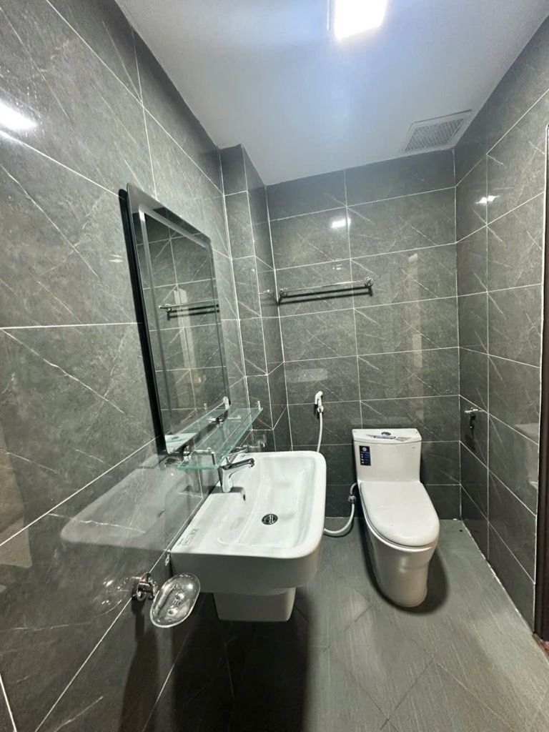 BÁN NHÀ MỚI PHẠM VĂN ĐỒNG - 5 TẦNG THANG MÁY - 7 PHÒNG NGỦ - CỰC GẦN Ô TÔ - FULL NỘI THẤT