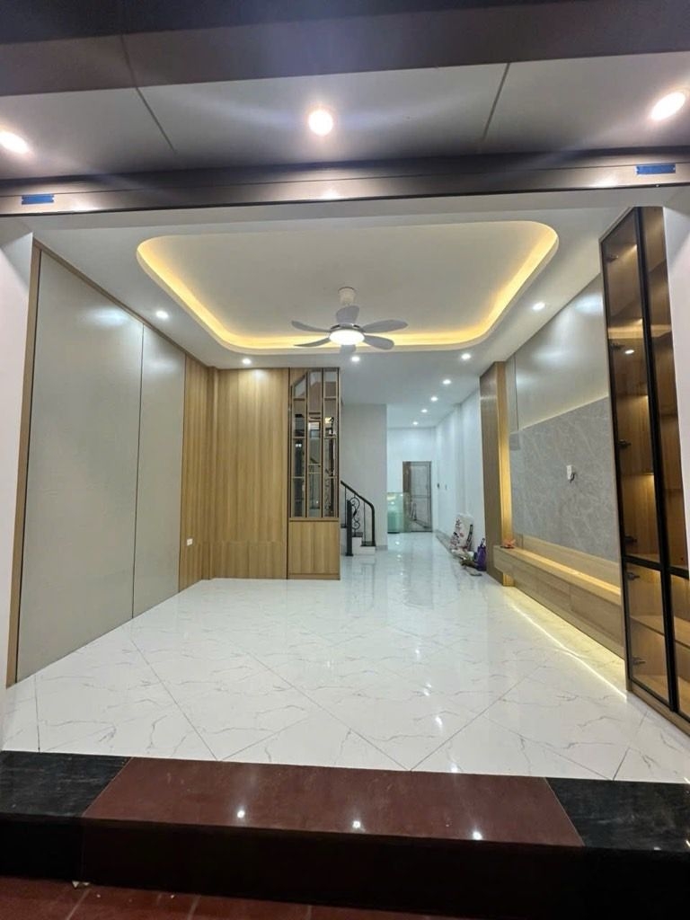 BÁN NHÀ MỚI PHẠM VĂN ĐỒNG - 5 TẦNG THANG MÁY - 7 PHÒNG NGỦ - CỰC GẦN Ô TÔ - FULL NỘI THẤT