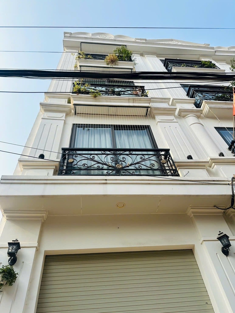 BÁN NHÀ MỚI FULL NỘI THẤT – OTO 7 CHỖ ĐỖ CỬA- MỌI NGẢ VÀO NHÀ ĐỀU ĐƯỜNG OTO