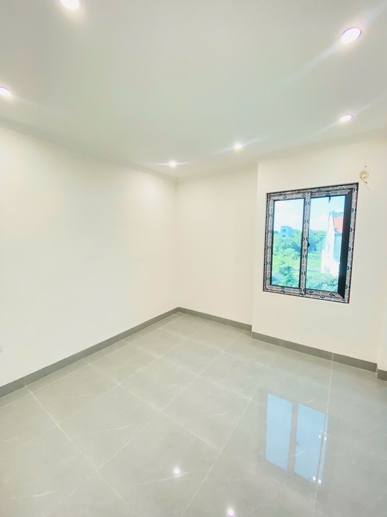 NHÀ PHỐ MỚI 4 TẦNG - 4 NGỦ - Ô TÔ ĐỖ CỬA - PHƯỜNG CHƯƠNG MỸ - CÁCH LÊ VĂN LƯƠNG 100M - GIÁ 4.65 TỶ