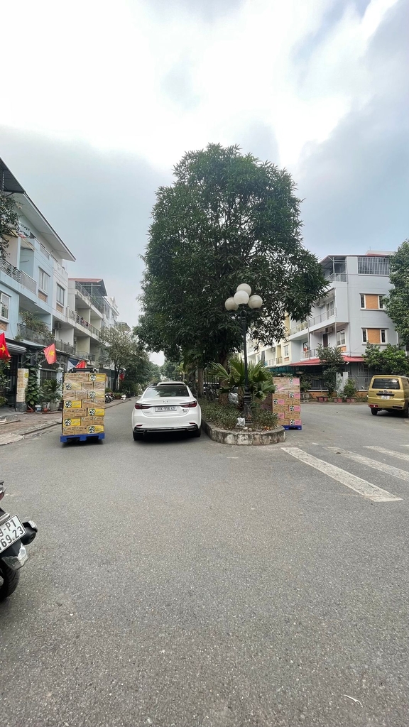 NHÀ PHÂN LÔ MỚI 4 TẦNG HỮU HƯNG - 94M² - VỈA HÈ RỘNG, Ô TÔ TRÁNH - CẠNH VINHOMES SMART CITY & AEON MALL - 18.8 TỶ