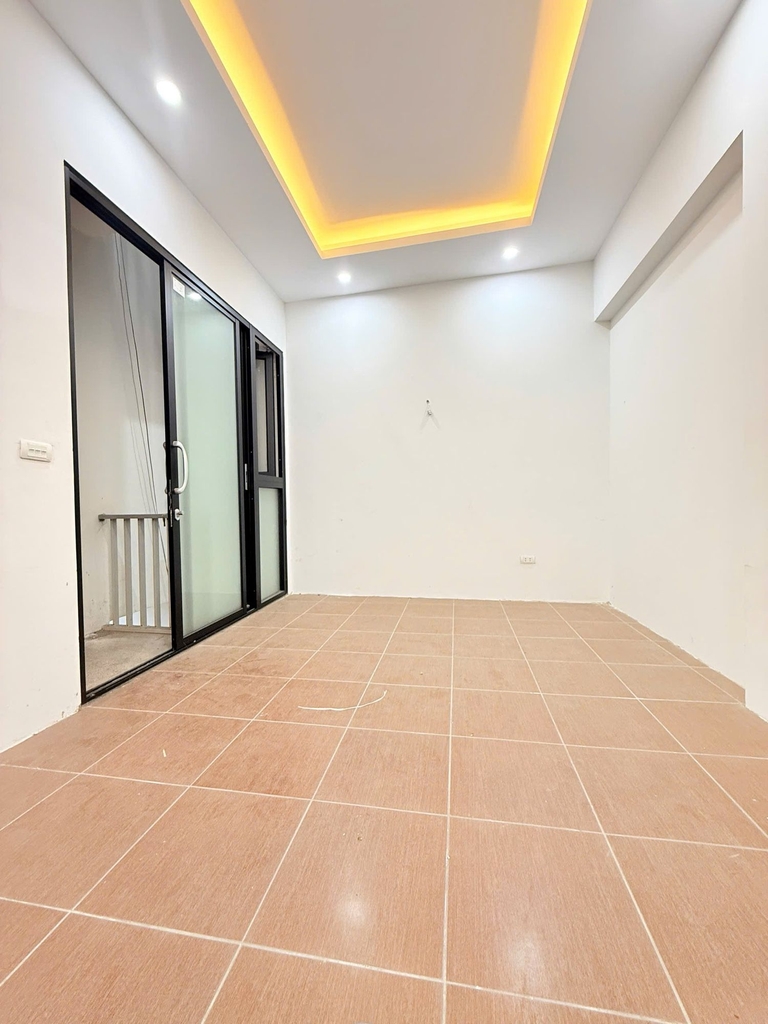 BÁN NHÀ PHỐ BẰNG B – Ô TÔ ĐỖ CỔNG – NHÀ DÂN XÂY CHẮC CHẮN – TIỆN ÍCH NGẬP TRÀ