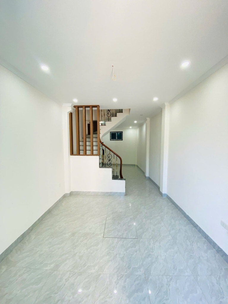 NHÀ PHỐ MỚI 4 TẦNG - 4 NGỦ - Ô TÔ ĐỖ CỬA - PHƯỜNG CHƯƠNG MỸ - CÁCH LÊ VĂN LƯƠNG 100M - GIÁ 4.65 TỶ