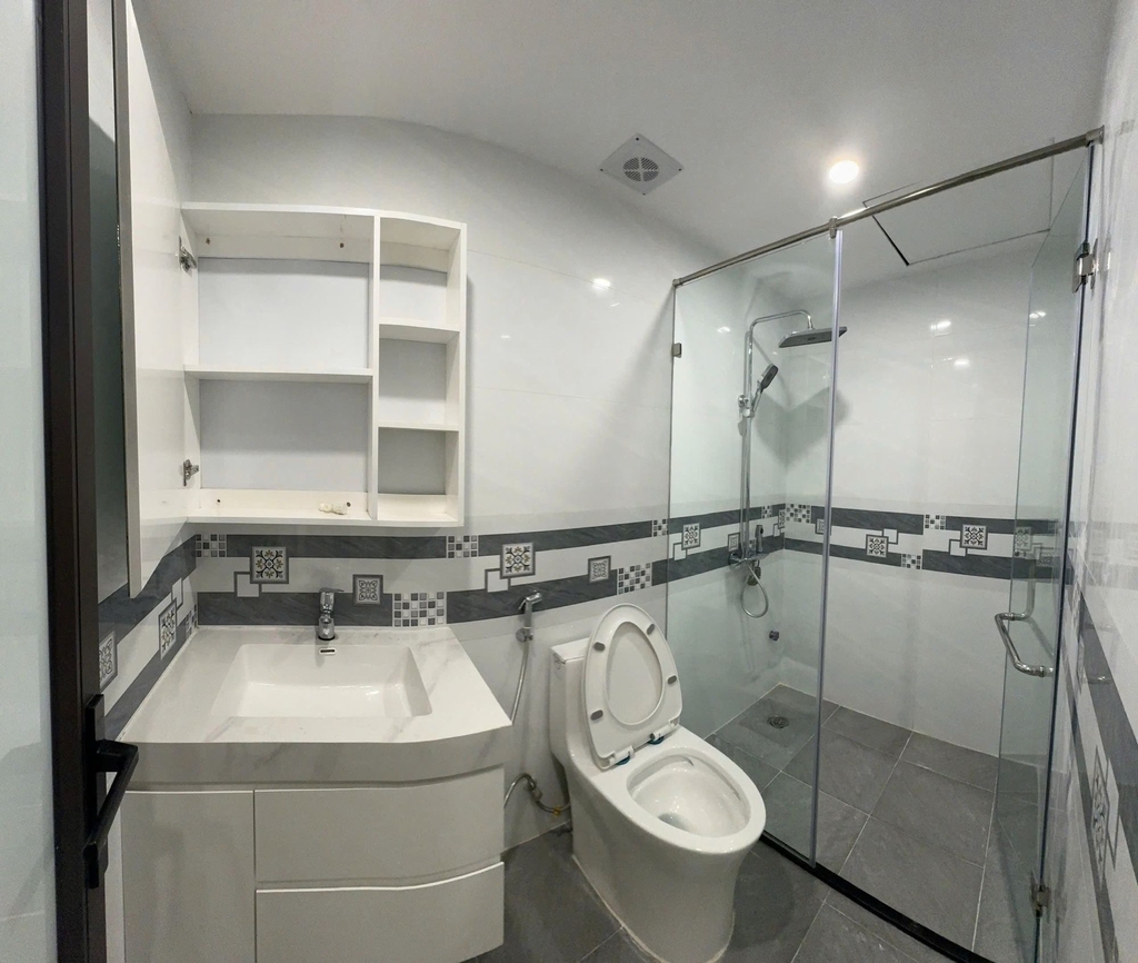 🚨 CƠ HỘI ĐẦU TƯ LỚN: TÒA NHÀ 7 TẦNG THANG MÁY - KHU TĐC MỞ RỘNG, XUÂN PHƯƠNG | GARA Ô TÔ | GẦN ĐẠI HỌC, HINODE PARK & GA METRO NHỔN - GIÁ 15.9 TỶ