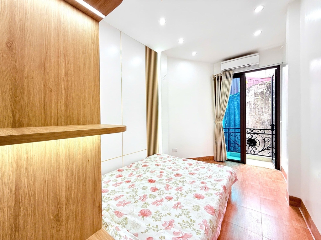 BÁN NHÀ ĐỐI DIỆN TRUNG TÂM TM CHỢ MƠ