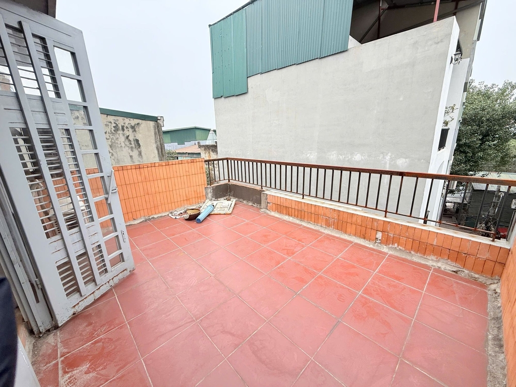 BÁN NHÀ PHỐ BẰNG B – Ô TÔ ĐỖ CỔNG – NHÀ DÂN XÂY CHẮC CHẮN – TIỆN ÍCH NGẬP TRÀ