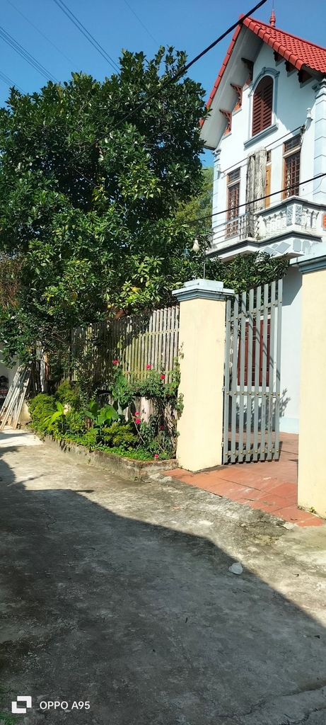 BIỆT THỰ 2 TẦNG - TÂN YÊN, TRUNG HÒA - 152M² - Ô TÔ VÀO SÂN - CHỈ CẦN SƠN LẠI LÀ MỚI - GIÁ 4.86 TỶ