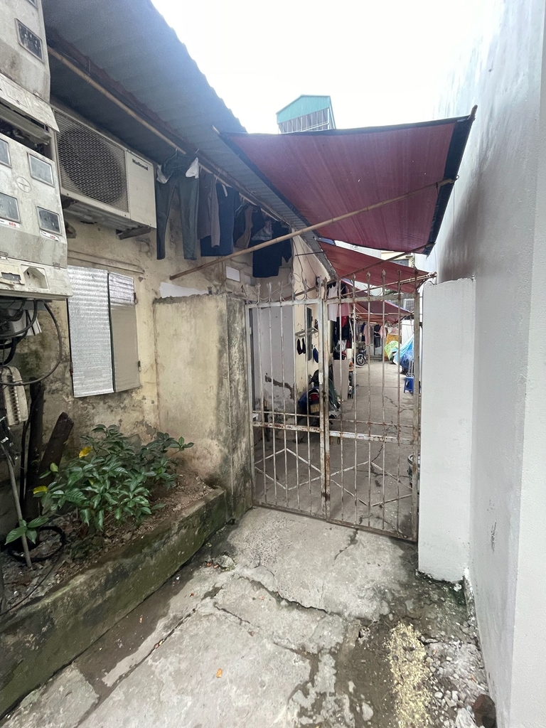 BÁN ĐẤT TẶNG NHÀ - HAI MẶT NGÕ TRƯỚC SAU – TÁCH THỬA NGON LÀNH - XÂY NHÀ TRỌ KINH DOANH CHO THUÊ