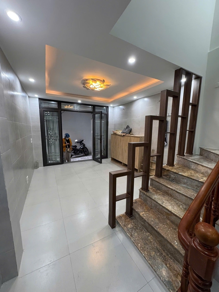 BÁN NHÀ PHÂN LÔ TRUNG HÒA - NGÕ THÔNG 4 HƯỚNG - 5 TẦNG, 8 PHÒNG - GIÁ 15.5 TỶ