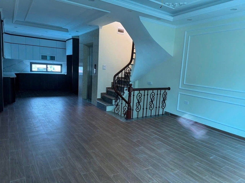 BÁN NHÀ PHÂN LÔ MAI DỊCH CẦU GIẤY - 7 TẦNG THANG MÁY - DÒNG TIỀN 35TR/THÁNG - 18.5 TỶ