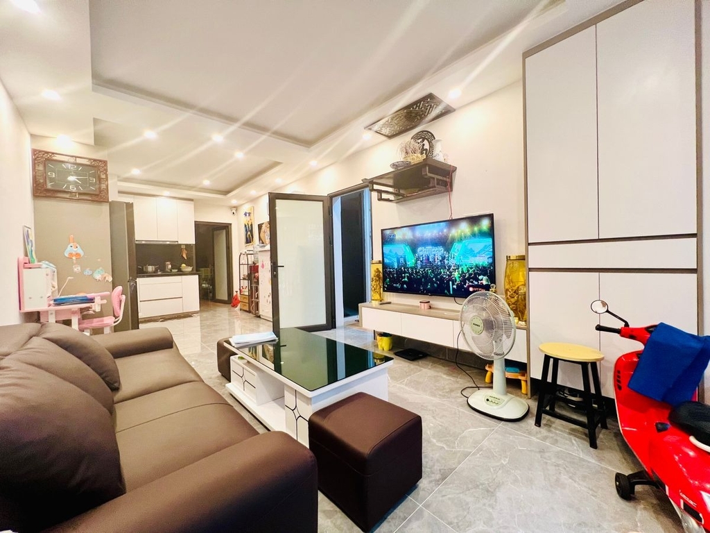 BÁN CĂN HỘ TẬP THỂ MẶT PHỐ HOÀNG QUỐC VIỆT - 2 PN, 2WC - 45M2 SỔ, 75M2 SD - 6.5 TỶ