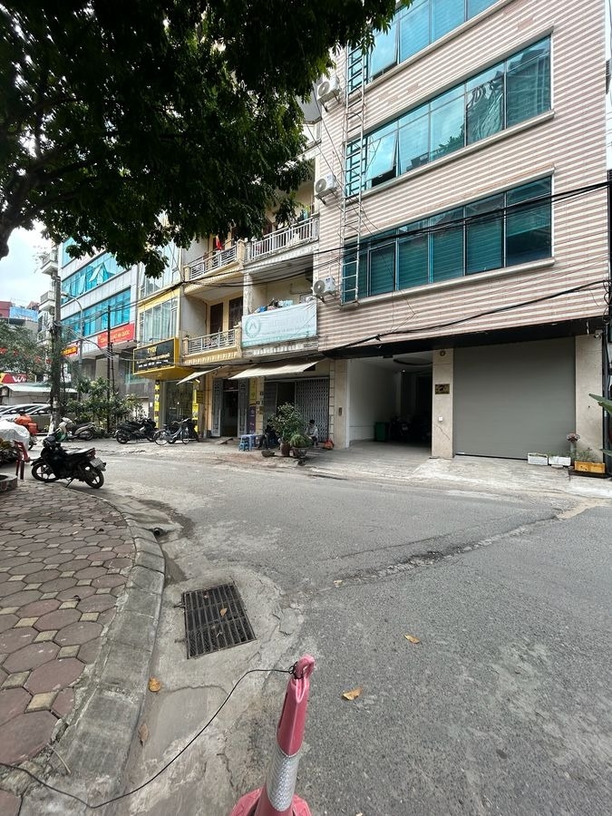 TOÀ BUILDING 8 TẦNG TRUNG KÍNH CẦU GIẤY - PHƯỜNG TRUNG HÒA - DÒNG TIỀN 102TR/THÁNG - MẶT TIỀN 7.2M - 38 TỶ