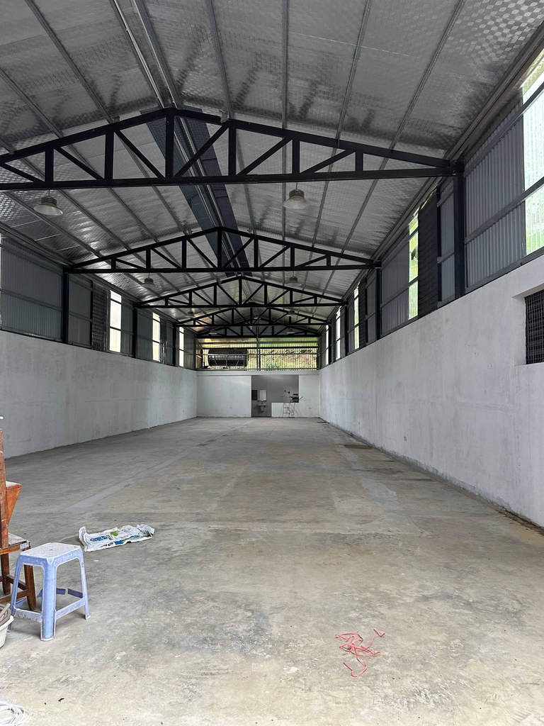 BÁN TOÀ VĂN PHÒNG + XƯỞNG SẢN XUẤT KIÊN CỐ MẶT HỒ ĐỒNG CHẰM - XÃ ĐỒNG XUÂN, QUỐC OAI - 100M2 VP 3 TẦNG + 372M2 XƯỞNG - 14.5 TỶ