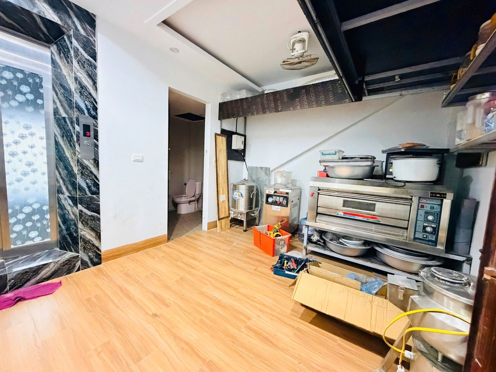 TÒA BUILDING NGUYỄN CHÁNH CẦU GIẤY - PHƯỜNG TRUNG HÒA - 7 TẦNG THANG MÁY - 1 NHÀ RA PHỐ - VỈA HÈ RỘNG - 40 TỶ