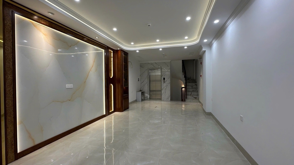 PHÂN LÔ TRẦN QUỐC HOÀN CẦU GIẤY - PHƯỜNG DỊCH VỌNG HẬU - 7 TẦNG THANG MÁY - KINH DOANH SẦM UẤT - 21.7 TỶ