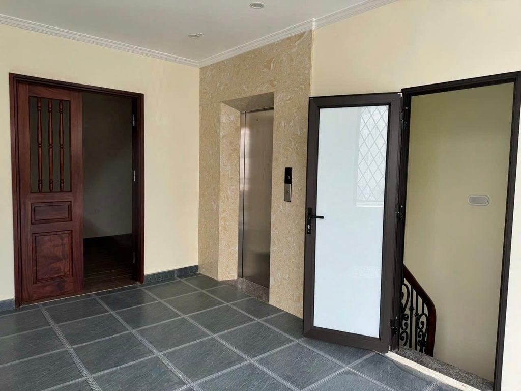 BÁN NHÀ PHÂN LÔ MAI DỊCH CẦU GIẤY - 7 TẦNG THANG MÁY - DÒNG TIỀN 35TR/THÁNG - 18.5 TỶ