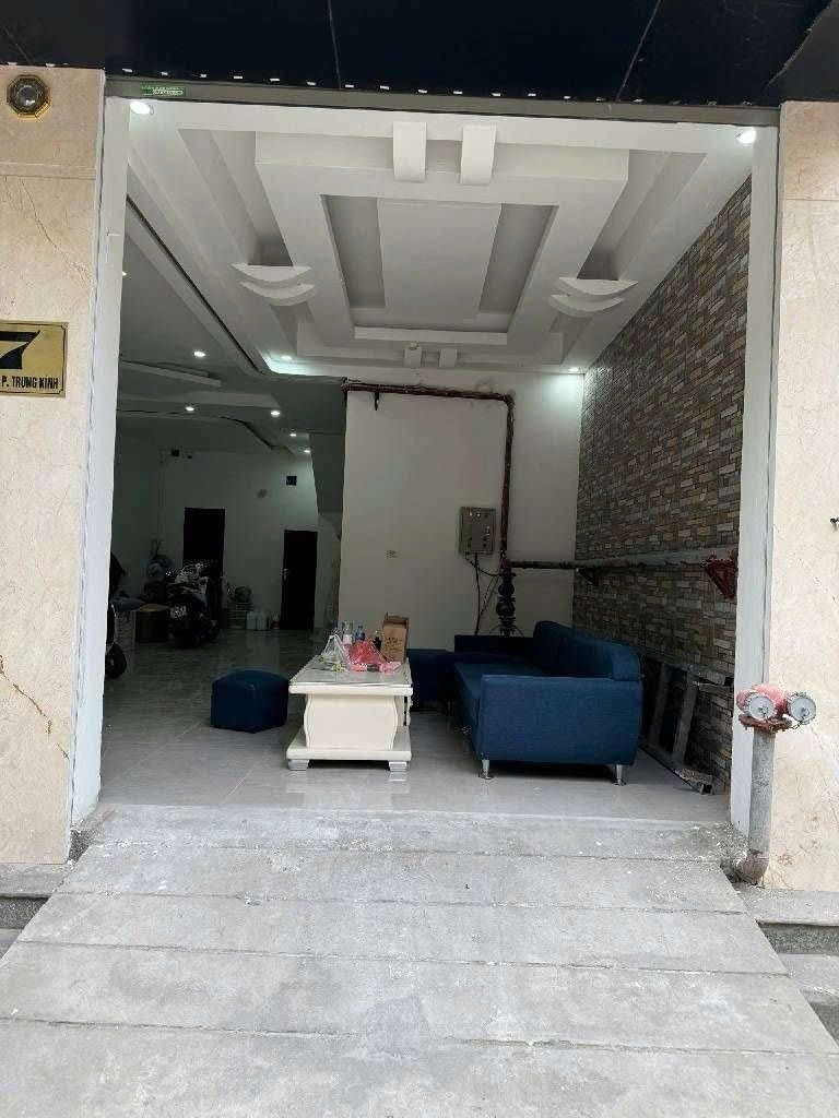 TOÀ BUILDING 8 TẦNG TRUNG KÍNH CẦU GIẤY - PHƯỜNG TRUNG HÒA - DÒNG TIỀN 102TR/THÁNG - MẶT TIỀN 7.2M - 38 TỶ