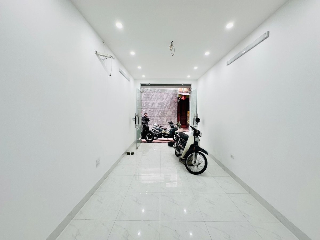 BÁN NHÀ ĐẠI ĐỒNG - HOÀNG MAI: NHÀ MỚI 5 TẦNG KÍNH COONG - NGÕ RỘNG BA GÁC VÀO CỬA - GẦN PHỐ - GIÁ 8.15 TỶ