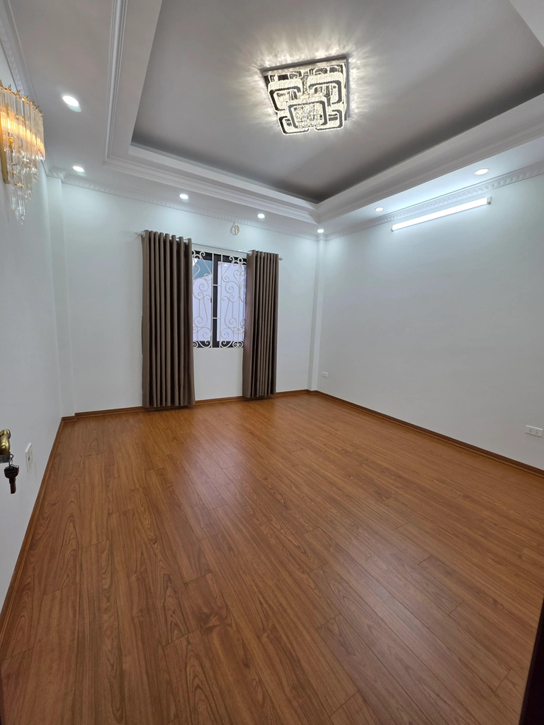【NHÀ 5 TẦNG 2 MẶT THOÁNG - CHU HUY MÂN, LONG BIÊN】- 62m² - 4.1 TỶ