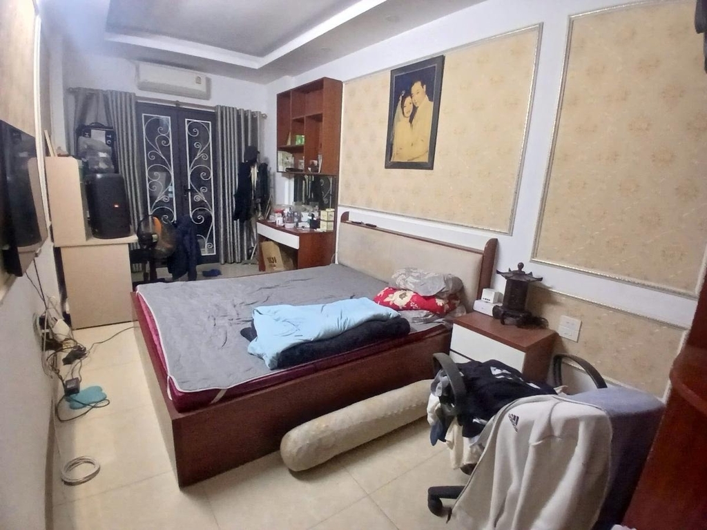 BÁN NHÀ TRẦN KHÁT CHÂN - HAI BÀ TRƯNG: VỊ TRÍ TRUNG TÂM - NGÕ NÔNG THOÁNG ĐÃNG - NHÀ ĐẸP Ở LUÔN - GIÁ 9 TỶ