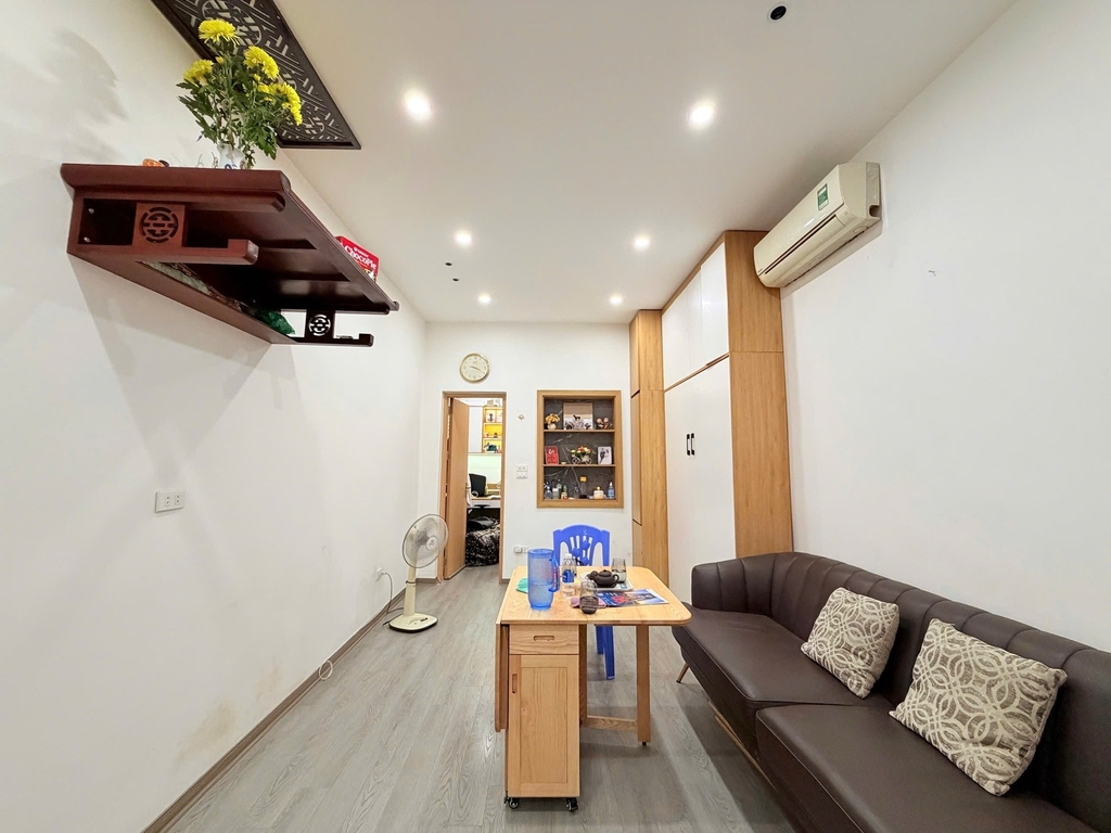 BÁN CĂN HỘ TẬP THỂ NGUYỄN KHOÁI - HAI BÀ TRƯNG: TẦNG 2 TIỆN LỢI - FULL NỘI THẤT XỊN - SÂN CHUNG RỘNG - GIÁ 3.25 TỶ