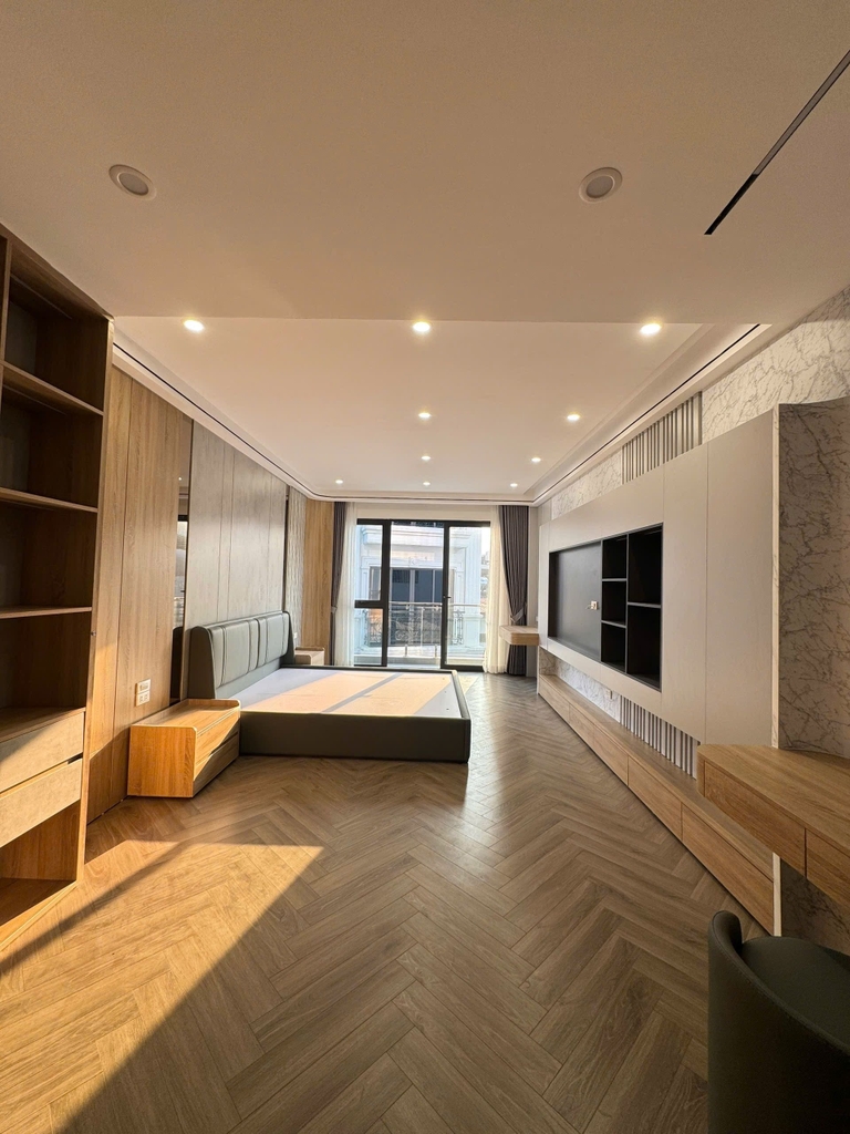 NHÀ 6 TẦNG THANG MÁY, GARA Ô TÔ - KHU VIP BỒ ĐỀ, LONG BIÊN - 59M² - 18.2 TỶ