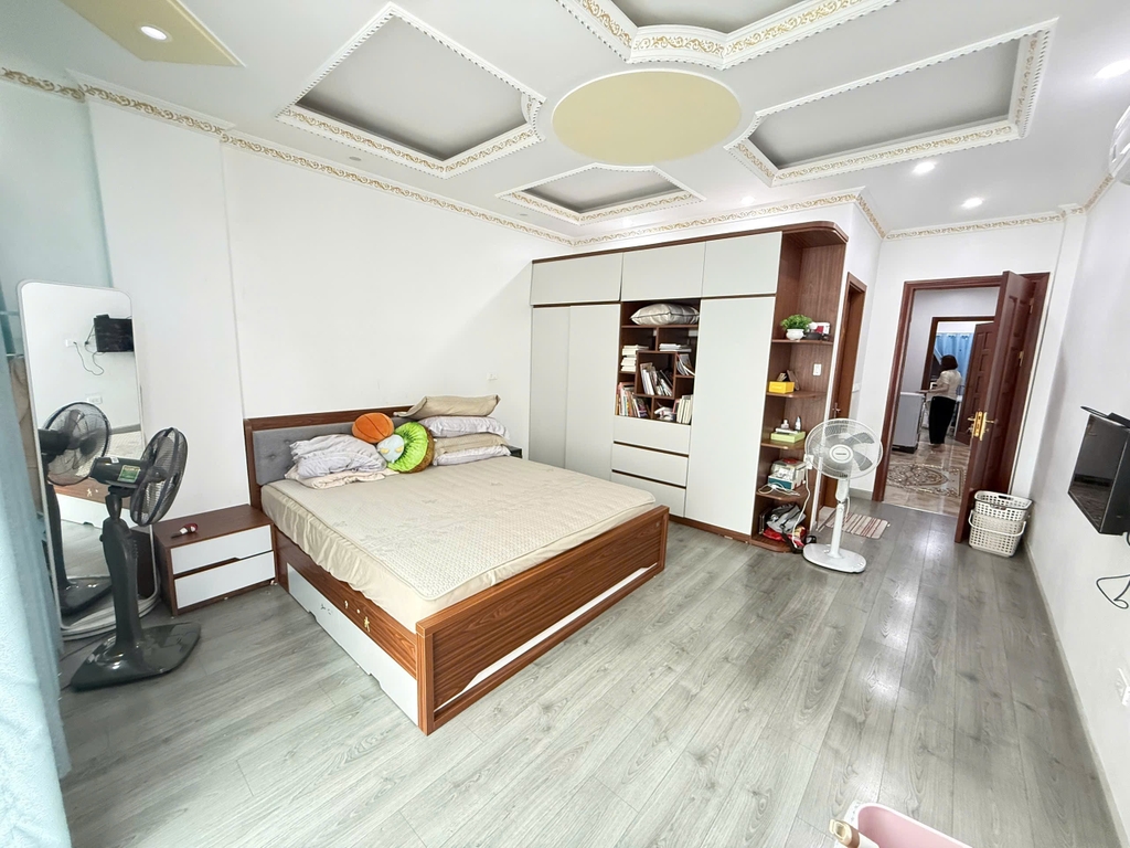 BÁN TÒA NHÀ 8 TẦNG THANG MÁY XUÂN ĐỈNH: KIẾN TRÚC BỀ THẾ - GARA Ô TÔ TRONG NHÀ - 8 PHÒNG NGỦ CAO CẤP - GIÁ 26.5 TỶ