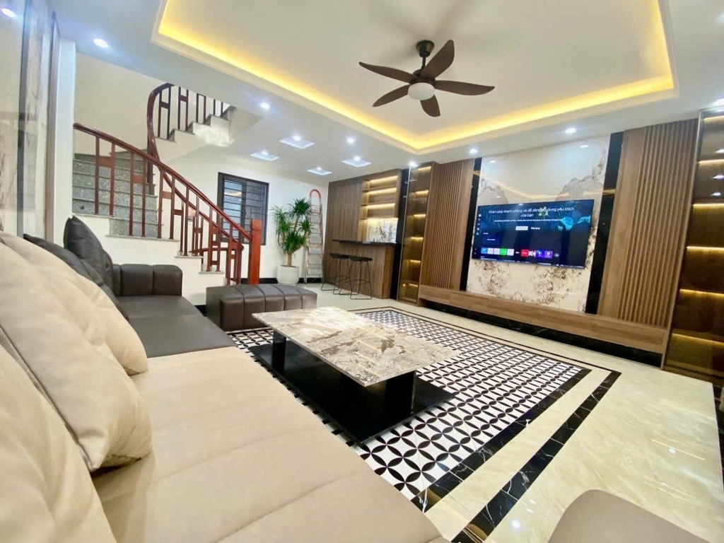 BÁN NHÀ THẠCH BÀN - LONG BIÊN: CHẤT LƯỢNG DÂN XÂY TÂM HUYẾT - SÁT AEON MALL 200M - Ô TÔ VÀO NHÀ - GIÁ 10.9 TỶ