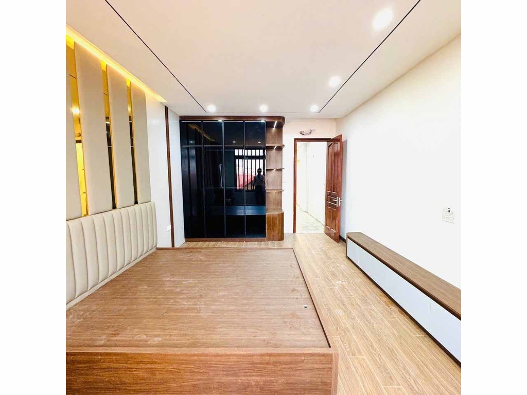 BÁN NHÀ BÁT KHỐI - LONG BIÊN: 6 TẦNG THANG MÁY - DIỆN TÍCH 52M2 - 7 PHÒNG NGỦ - Ô TÔ TRÁNH VÀO NHÀ - GIÁ 14.5 TỶ