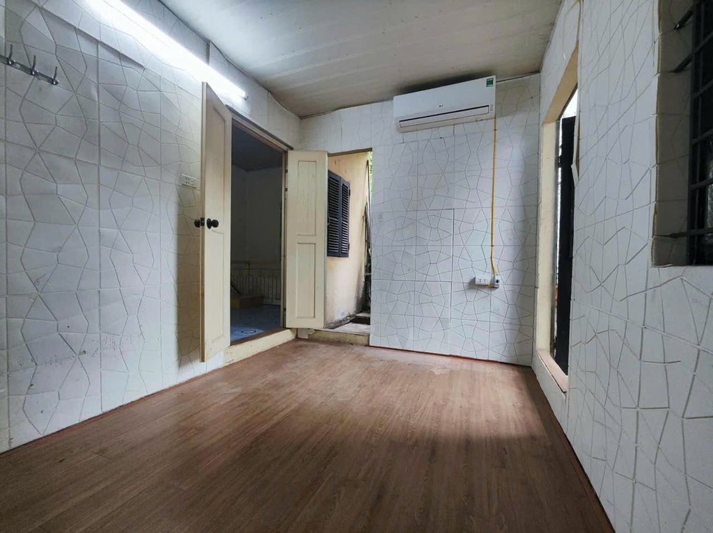 NHÀ CẤP 4 2 TẦNG ĐANG CHO THUÊ - NGÕ THÔNG 285 ĐỘI CẤN BA ĐÌNH - 35M² - TIỀM NĂNG XÂY MỚI - 3.45 TỶ