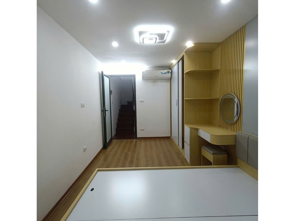 BÁN NHÀ MỚI KÍNH COONG TÔN THẤT TÙNG - ĐỐNG ĐA: NGÕ THÔNG PHÂN LÔ - 10M RA Ô TÔ TRÁNH - SÁT VINCOM PHẠM NGỌC THẠCH - GIÁ 8.8 TỶ